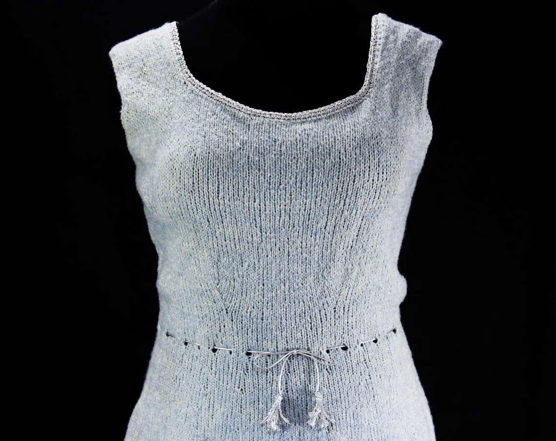 Size 14 Marilyn Style 1950s Dress - Wintry Blue & Metallic Silver Hand-Knit - Large Size 50s Pin Up Style Hourglass - Tassel Belt - Bust 41